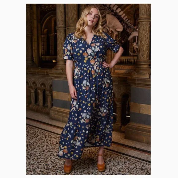 Joanie Albertine Shell Print Midaxi Dress - Picture 4 of 14